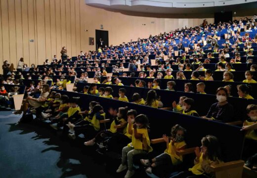 Uns 1.400 escolares de centros de Narón e comarca asistiron hoxe no Pazo da Cultura ao Correlingua 2022